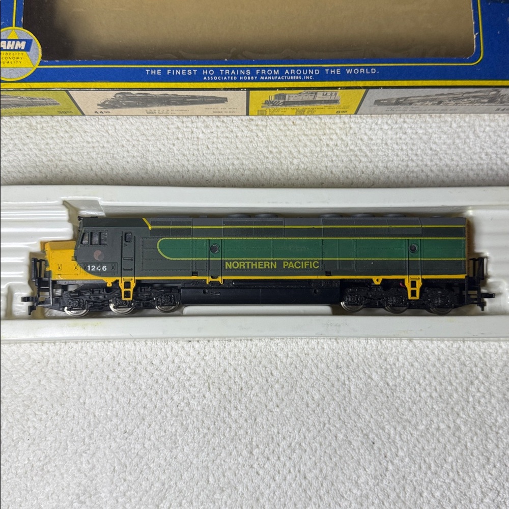 AHM 1246 Northern Pacific FP-45 Diesel Locomotive (New)
